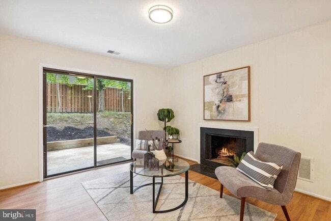 Building Photo - 10 Tapiola Ct
