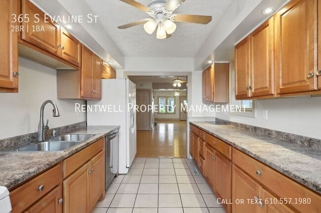 Building Photo - 365 S Evaline St