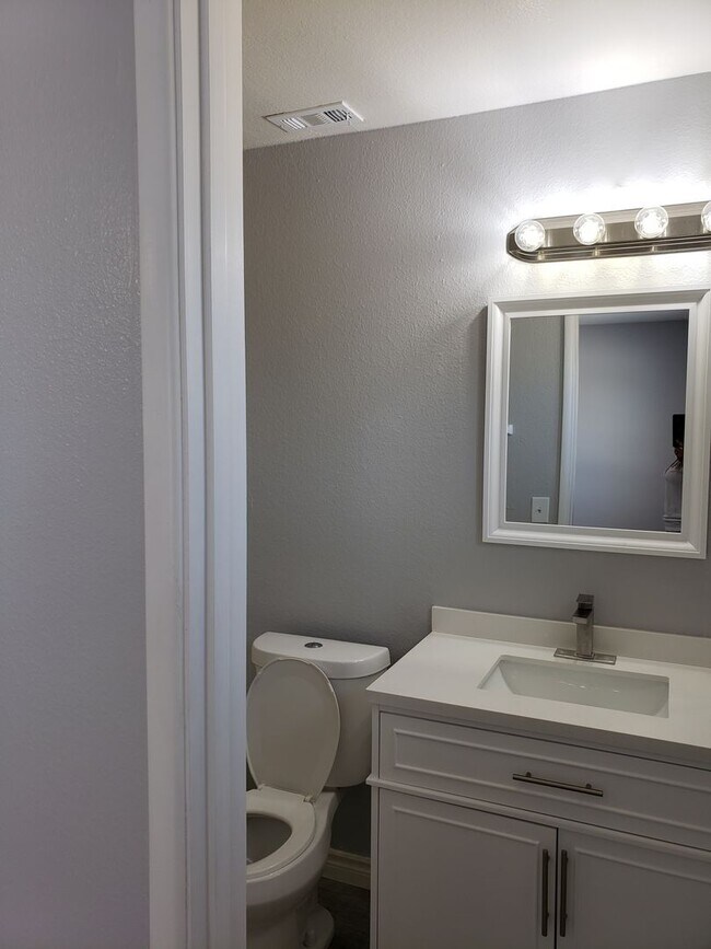 Building Photo - Single Family Residence Located on The Mesa