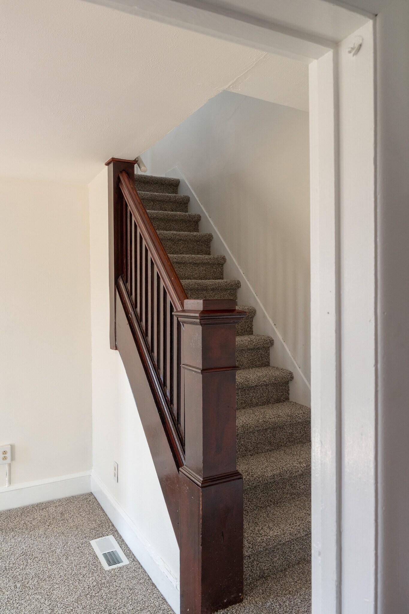 Building Photo - 1005 Railroad St