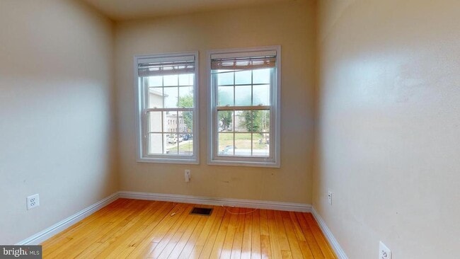 Building Photo - 615 16th St NE