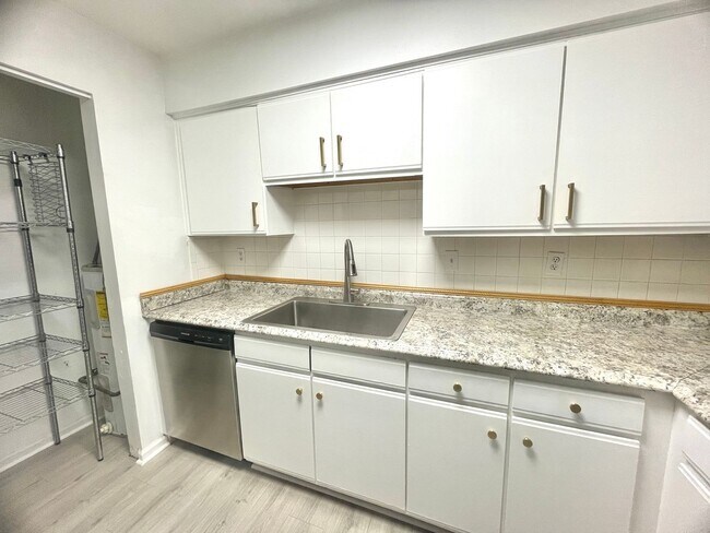 Building Photo - Stunning Waterfront Condo with Deep Water Access!