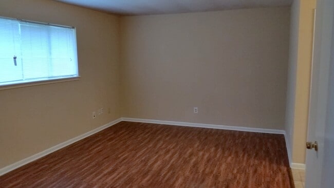 Building Photo - 430 Mistywood Dr
