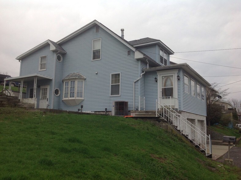 Primary Photo - 384 Gilmore St