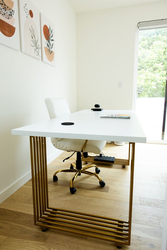 Building Photo - 507 S Park Dr