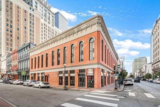 Building Photo - 828 Gravier St