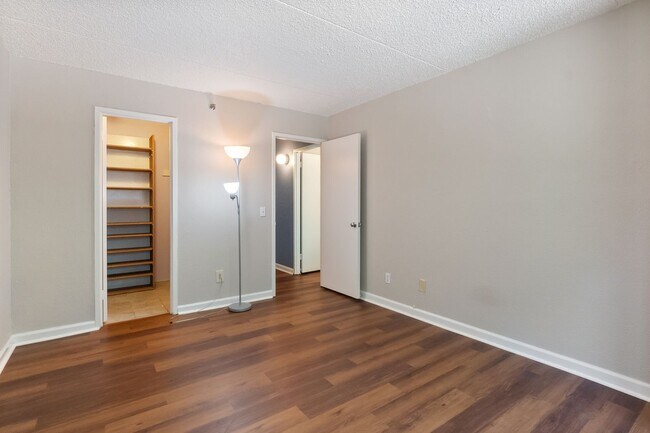 Building Photo - 5911 Edsall Rd