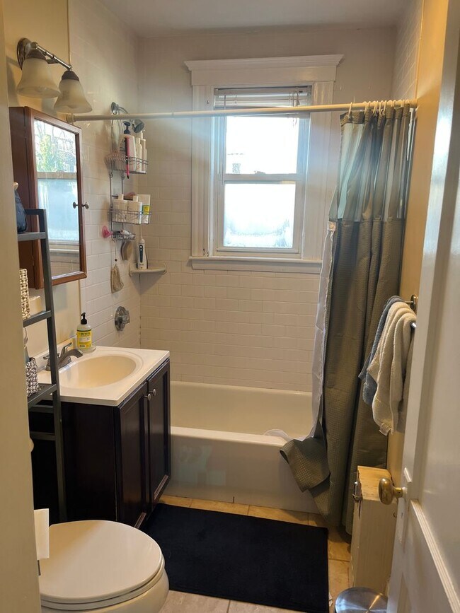 Building Photo - HOT BRIGHTON LISTING!!!!