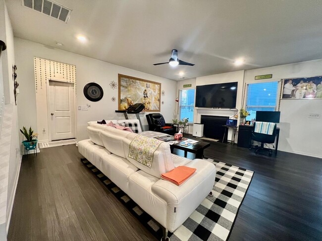 Building Photo - 1404 Reidhaven St