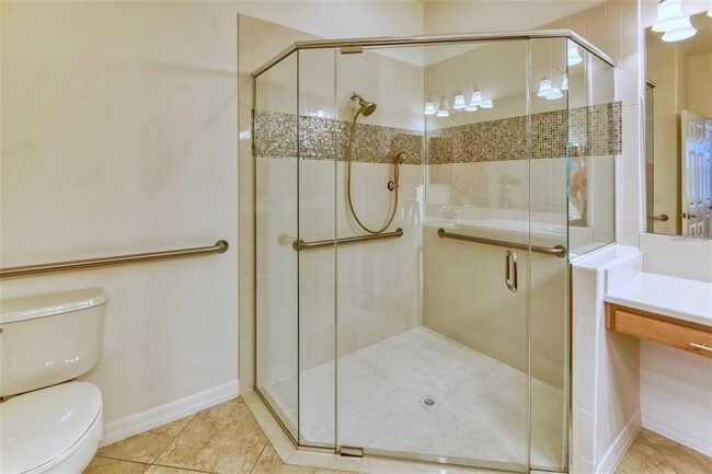 Building Photo - 2310 Palm Tree Dr