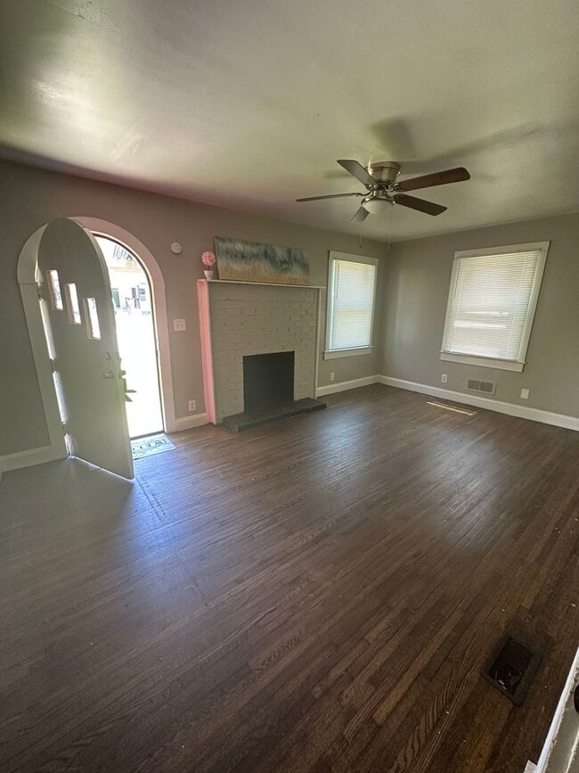 Building Photo - COMING SOON! 3 Bed House!!! Wooden floors!