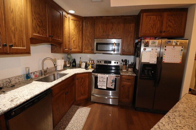 Building Photo - Spacious Home for Rent!