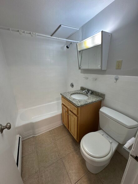 Building Photo - 90 Babcock St