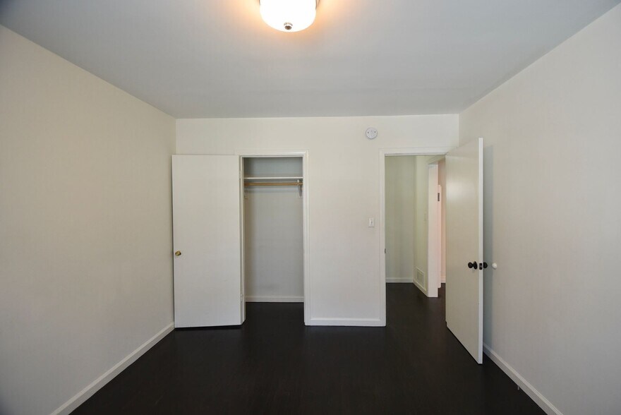 Building Photo - 5656 Whitsett Ave