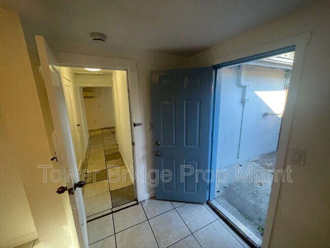 Building Photo - 474 Harding Ave