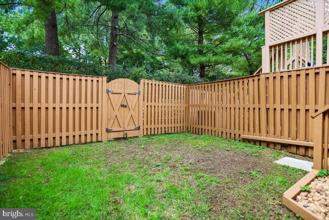 Building Photo - 5834 Waterdale Ct