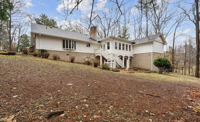 Building Photo - Spacious 3-Bedroom Ranch Gem on Homestead Road: 2,746 Sq. Ft. of Comfort and Style in Chapel Hill!