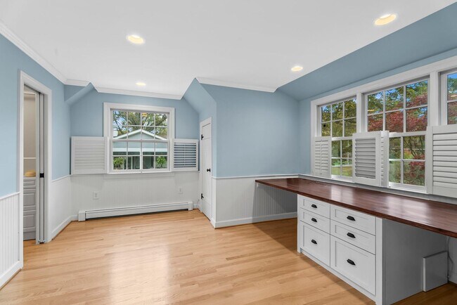 Building Photo - Updated Colonial Home in Westgage Neighbor...