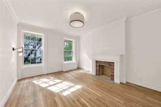 Building Photo - 422 Hudson St