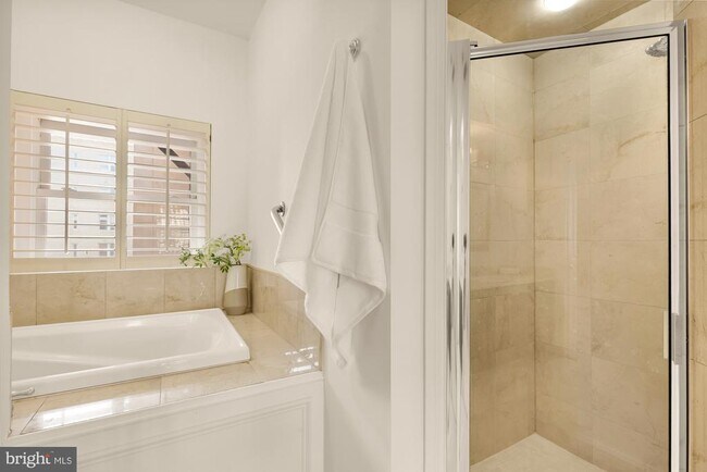 Building Photo - 1704 16th St NW