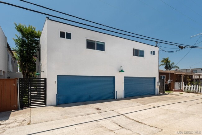 Building Photo - 3204 Collier Ave
