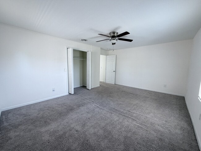 Building Photo - 907 Rugby St