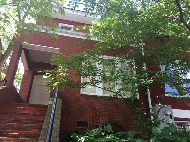 Building Photo - 1808 Newton St NW