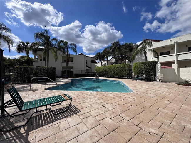 Building Photo - 1417 Avon Ln