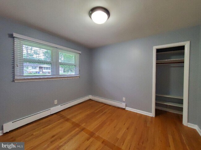 Building Photo - 4802 S Haven Dr