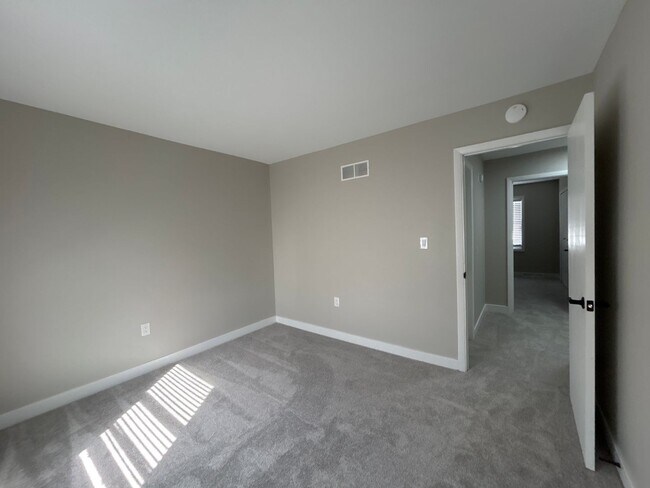 Building Photo - 2-Bedroom, 1-Bathroom Condo in South Bend – $1,464/Month (Lawn Care & Snow Removal Included!)