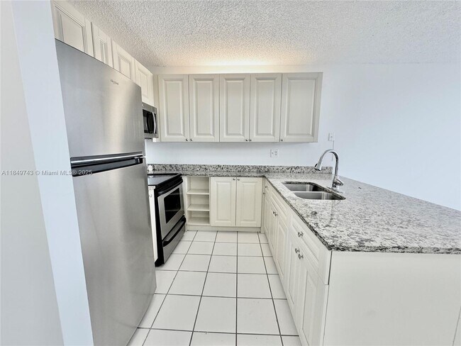 Building Photo - 2401 Riverside Dr