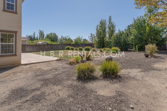 Building Photo - 521 S Altura Ct