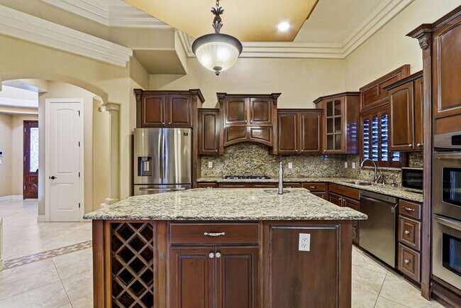 Building Photo - 724 Scott Ln