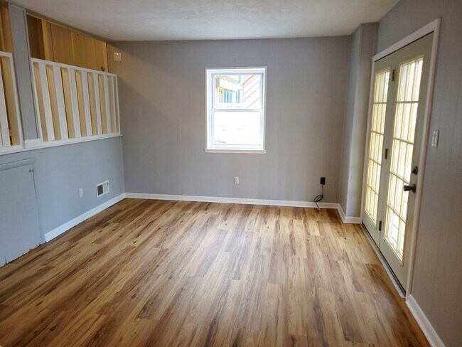 Building Photo - 357 Gilmore St