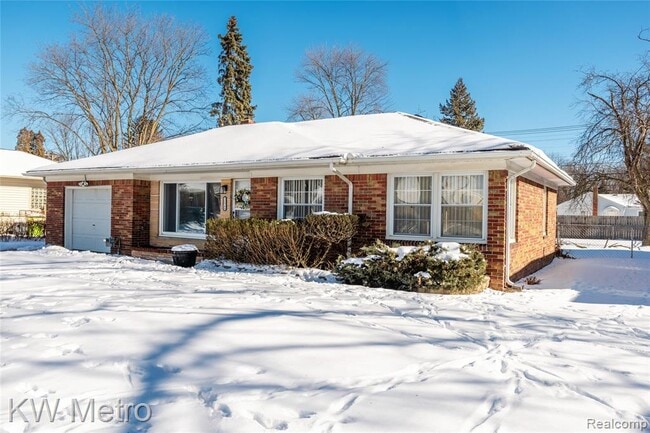 Building Photo - 32348 Linderman Ave