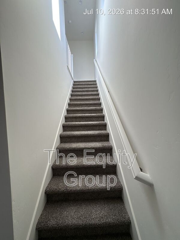 Building Photo - 723 S Pinkham St