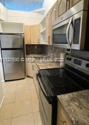 Building Photo - 1000 West Ave