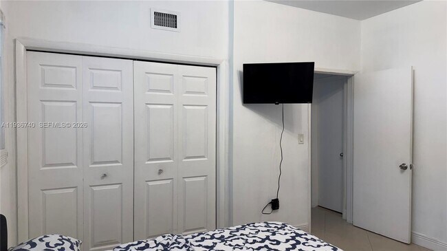 Building Photo - 1611 71st St