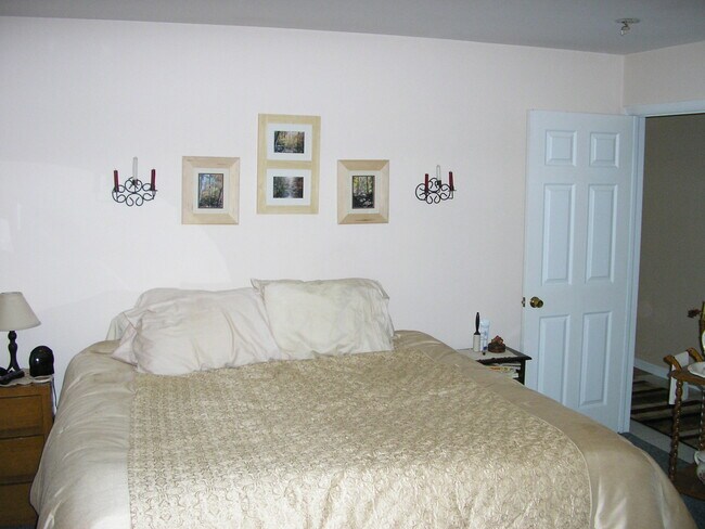 Building Photo - 1011 Ringwood Ave