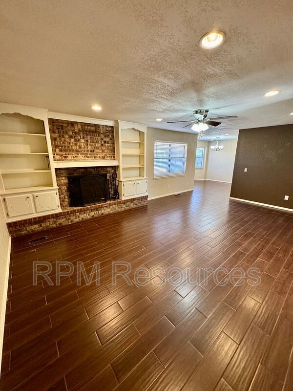 Building Photo - 1135 W Johnathan Way