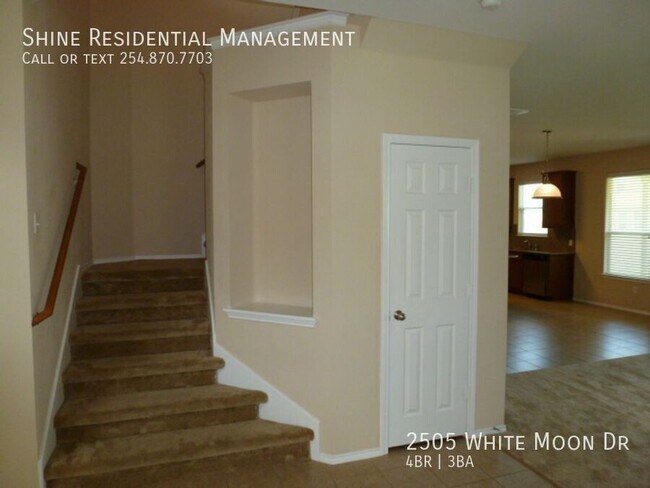 Building Photo - 2505 White Moon Dr