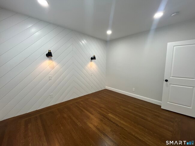 Building Photo - 82 Howard Ave