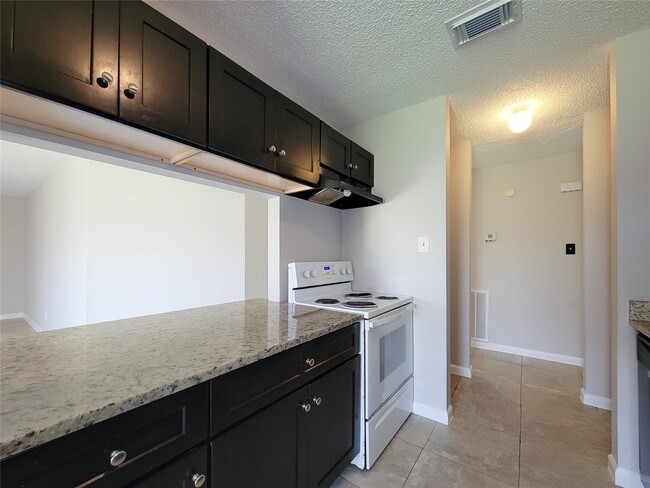 Building Photo - 8530 Quail Burg Ln