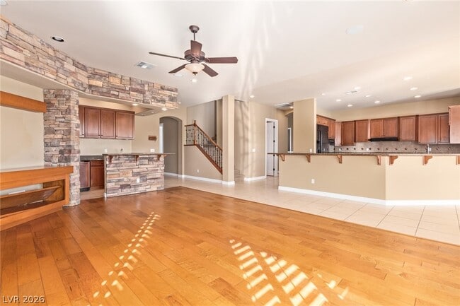 Building Photo - 9805 Queen Charlotte Dr