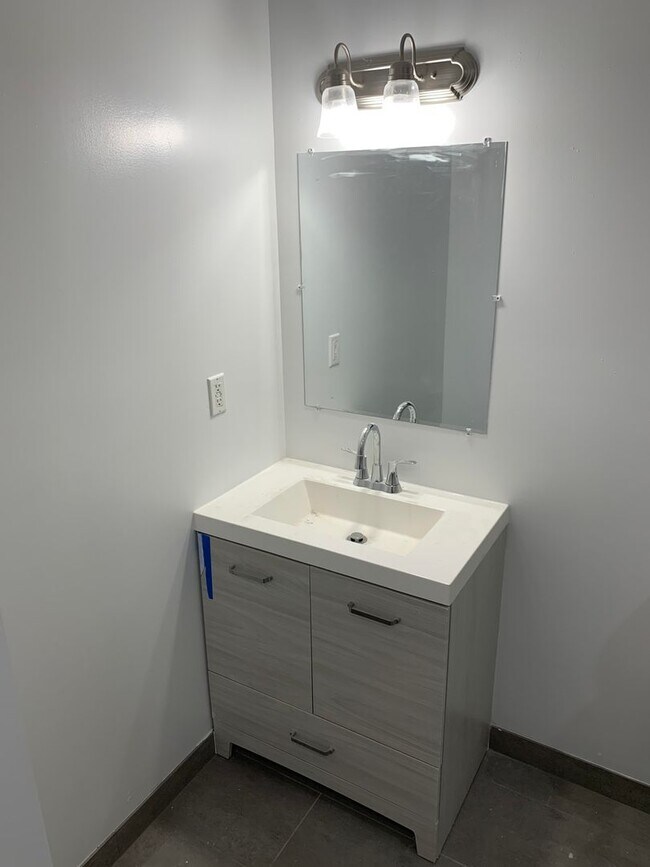 Building Photo - 537 Clinton Ave