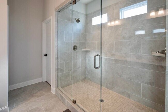 Building Photo - ONE MONTH FREE ON A 14 MONTH LEASE SPECIAL!! TOUR TODAY!