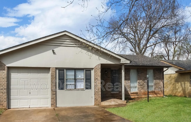 Building Photo - 429 E Hillcrest Ln