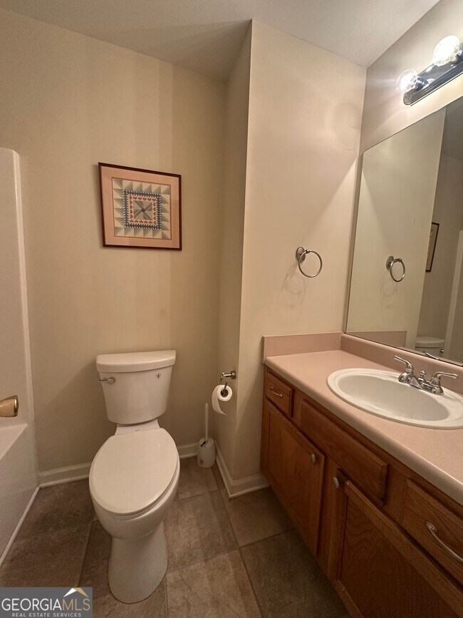 Building Photo - 1943 Oakbluff Way SW