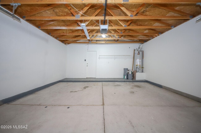 Building Photo - 8873 E Rose Tree Dr