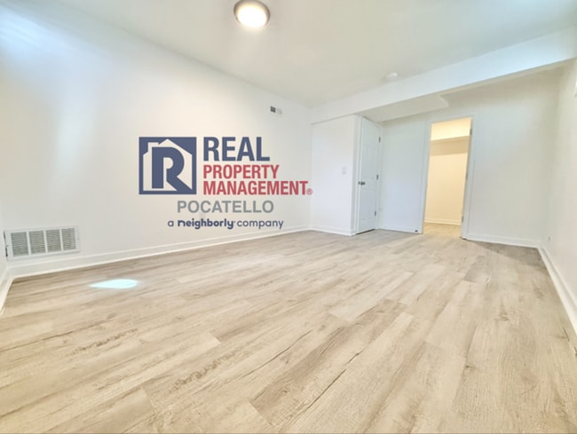 Building Photo - 2377 Gail Dr.